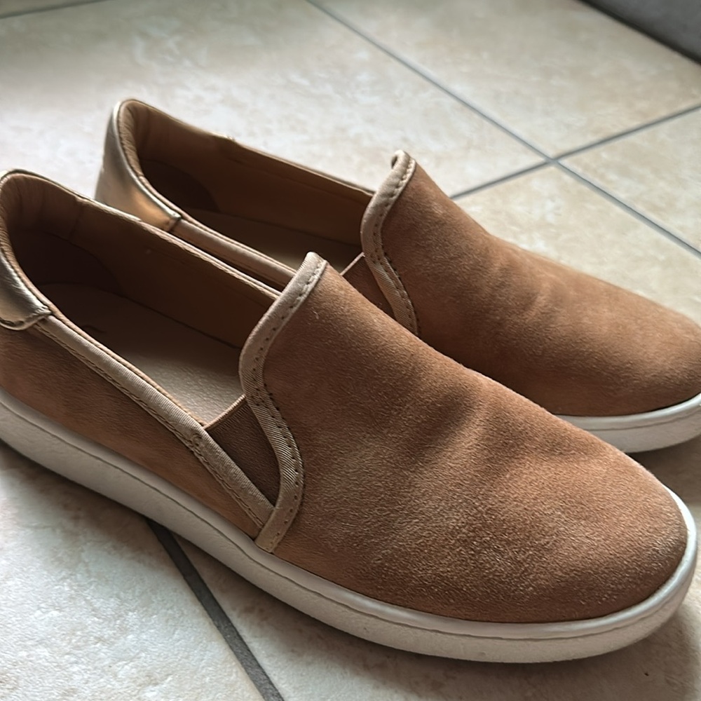 UGG Women's Size 7 Tan Chestnut Alameda Slip On Sneakers